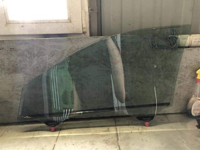 6810106080 TOYOTA Стекло двери передней правой купить в Украина