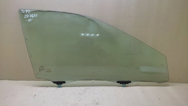 Стекло двери передней правой 6810106190 TOYOTA