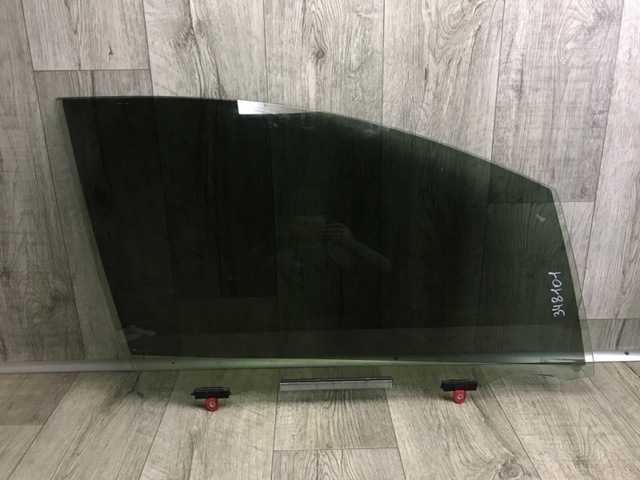 Стекло передней правой двери 6810147200 TOYOTA