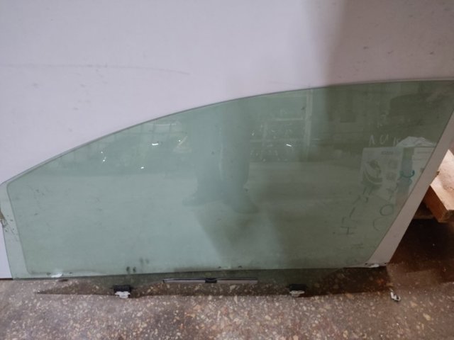 Стекло водительской двери 6810202230 TOYOTA