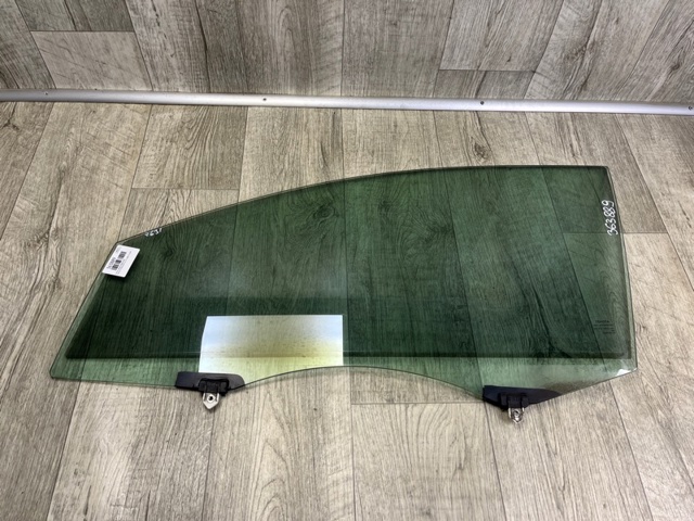 Стекло двери передней левой 681020T010 TOYOTA
