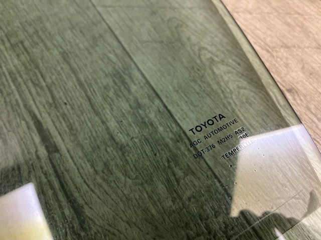 681020T010 TOYOTA Стекло двери передней левой купить в Черновцы
