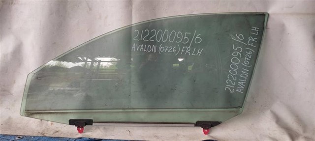 Стекло водительской двери 68102AC060 TOYOTA