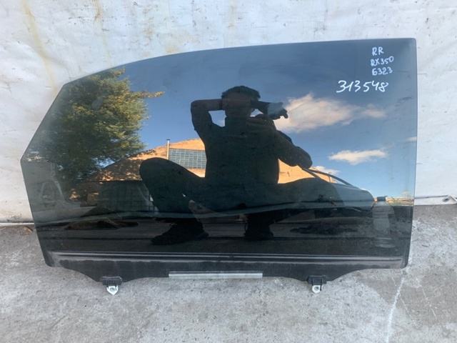 Окно задней двери 681030E020 TOYOTA