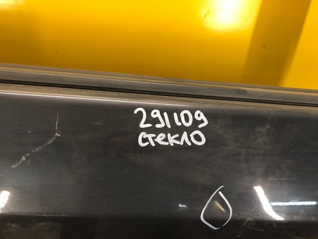 Стекло задней двери, правой 6810347051 TOYOTA