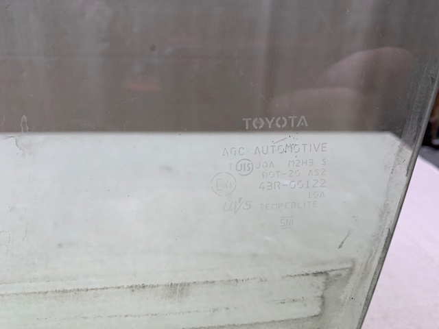 6810447051 TOYOTA Стекло двери задней левой купить в Днепр