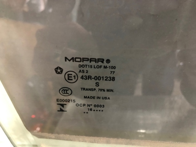 68104584AB CHRYSLER Стекло двери передней правой купить в Киев
