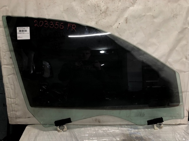Стекло пассажирской двери 68104584AB CHRYSLER