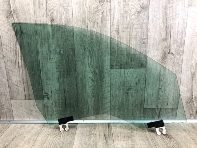 68104585AC CHRYSLER Стекло двери передней левой купить в Тернополь