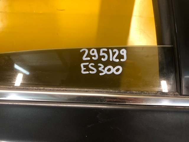 Окно задней двери 6811333160 TOYOTA
