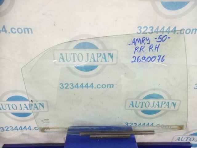 Стекло задней двери, правой 6811333170 TOYOTA