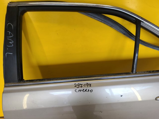 Стекло задней двери, левой 6811433150 TOYOTA