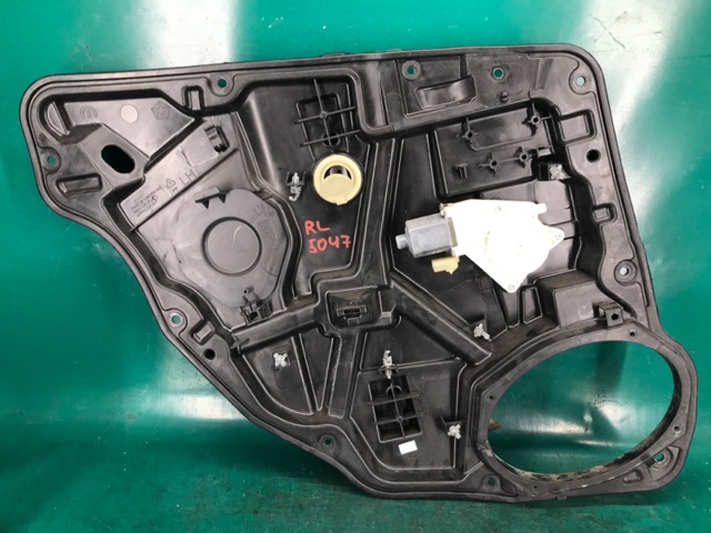 Моторчик стеклоподъемника двери задней, левой 68170371AA CHRYSLER