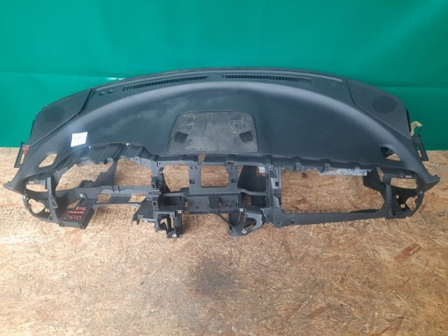 Панель приборная торпеды 682001AA0B NISSAN