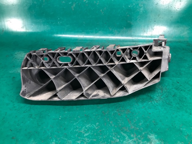 Кронштейн бампера переднего, левый 68227825AA CHRYSLER