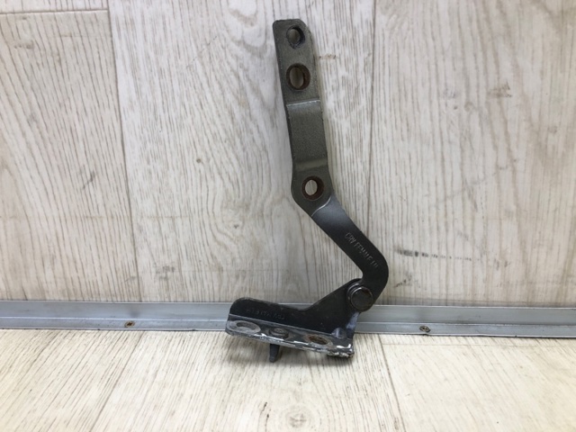 Петля двери задней (багажной 3/5-й) 68260SWAA01ZZ HONDA