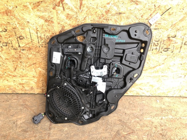 Мотор стеклоподъемника двери задней, правой 68268767AA CHRYSLER