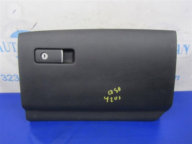 Крышка перчаточного ящика (бардачка) 685004GF0A NISSAN