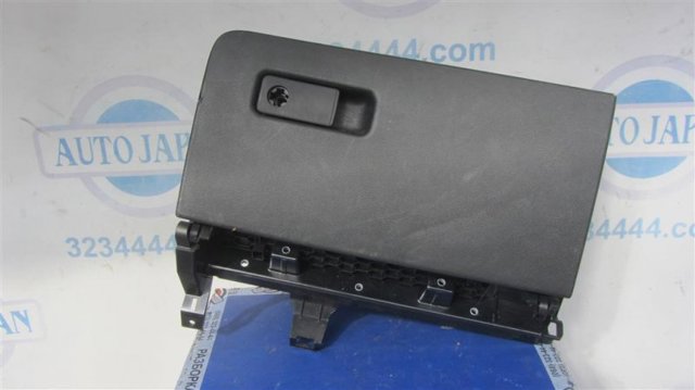Ящик перчаточный (бардачок) 685005DC0A NISSAN