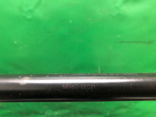 TOYOTA 689600E021 Амортизатор багажника в наличии Ровно
