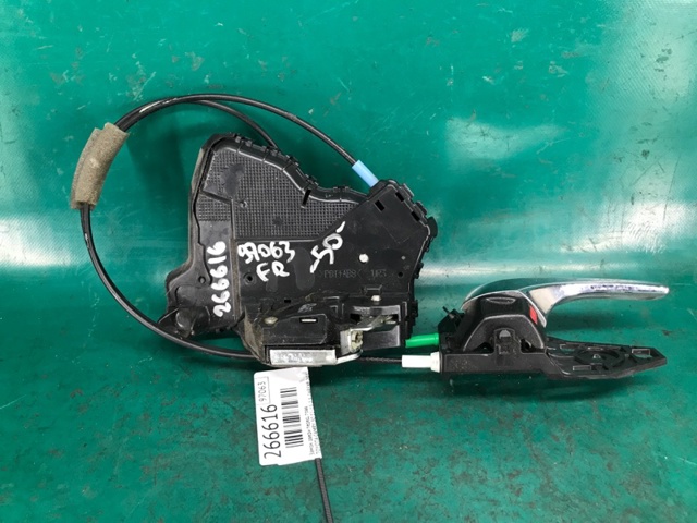690300C050 TOYOTA Замок передней правой двери купить в Сумы