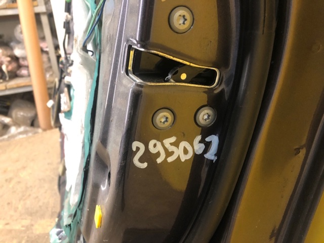 Внутренний дверной замок 6903042230 TOYOTA