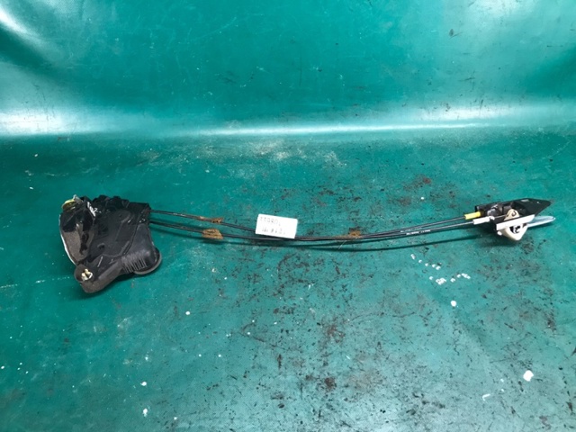 Замок двери водителя 69040AC070 TOYOTA