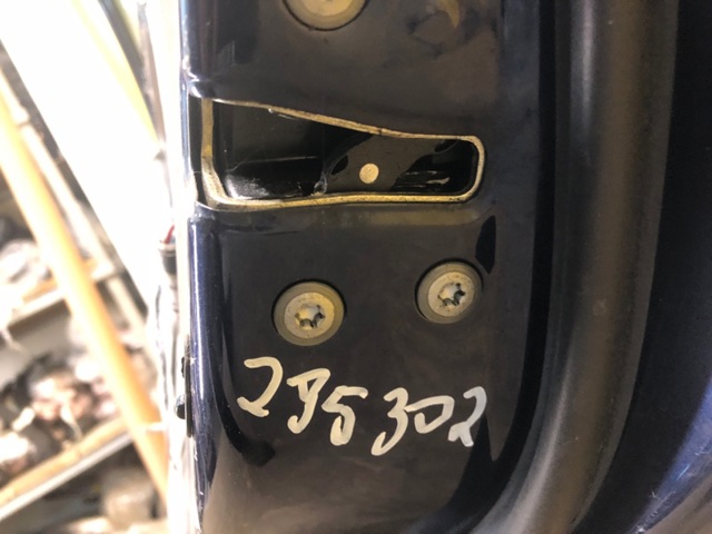Замок задней двери, правой 6905042021 TOYOTA