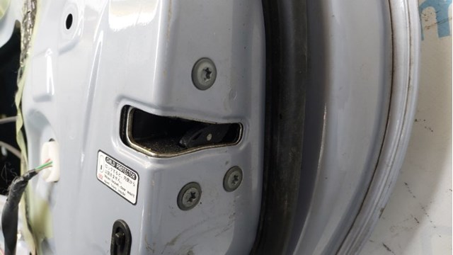 Замок задней правой двери  6905047070 TOYOTA