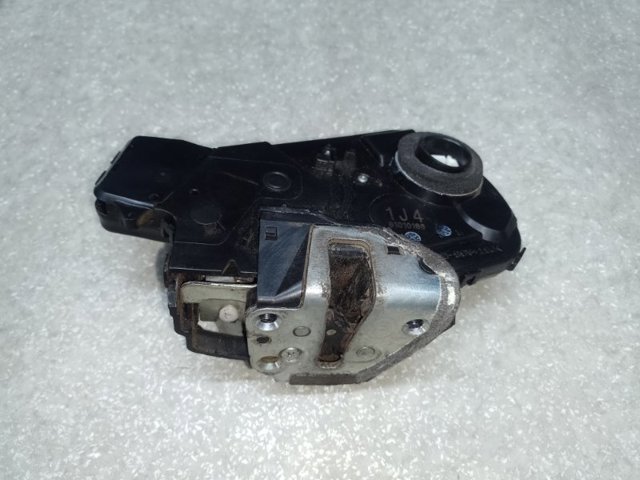 Замок пятой двери 6911042130 TOYOTA