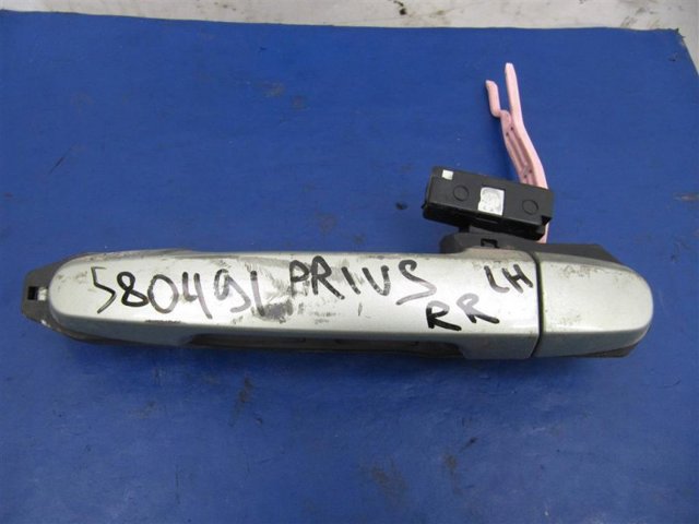 Держатель наружной ручки двери, задней левой 6920447010 TOYOTA