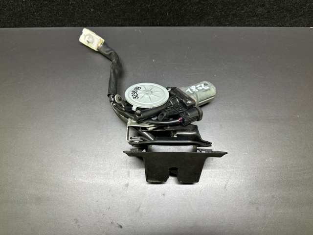 Замок задней двери 6935048060 TOYOTA
