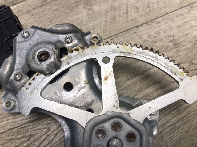 6980106190 TOYOTA Стеклоподъемник передней правой двери купить в Львов