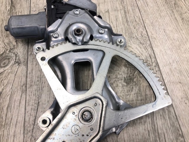 Механизм стеклоподъемника двери передней, правой 6980152070 TOYOTA
