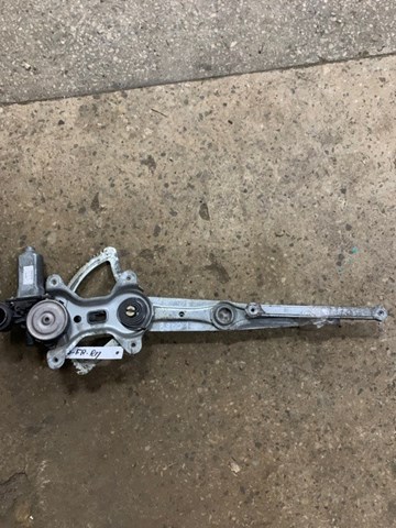 Стеклоподъемник передней правой двери 69801AA030 TOYOTA