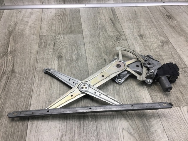 Стеклоподъемник левой задней двери 6980278010 TOYOTA