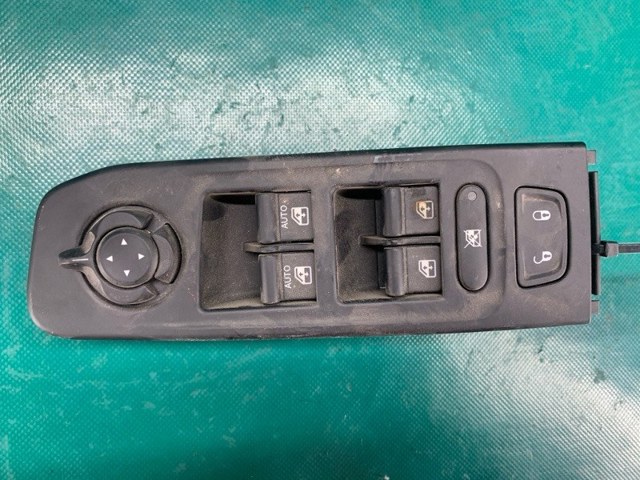 Кнопки переднего левого стеклоподъемника 6EZ84LXHAA CHRYSLER