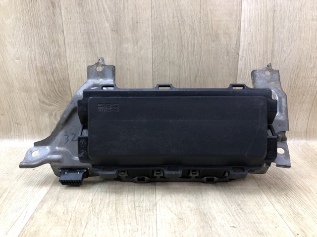 Подушка Айрбег водителя защиты коленей 7030A073XA MITSUBISHI