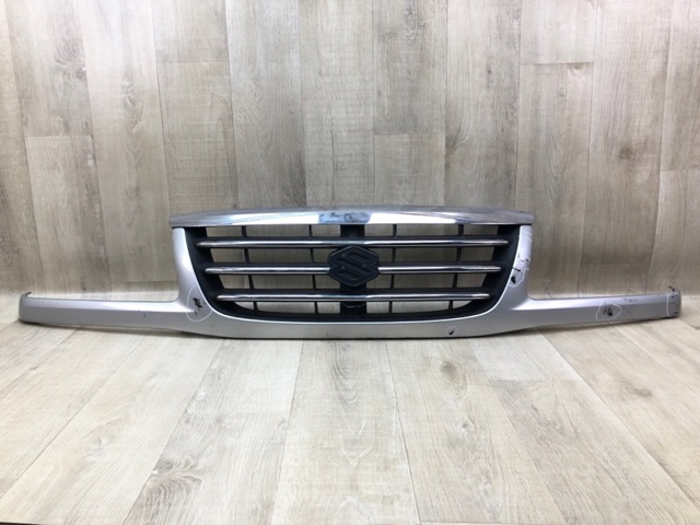 Облицовка радиатора 7211165D10 SUZUKI