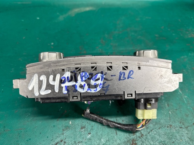 SUBARU 72311AJ08A Блок управления кондиционером в наличии Павлоград