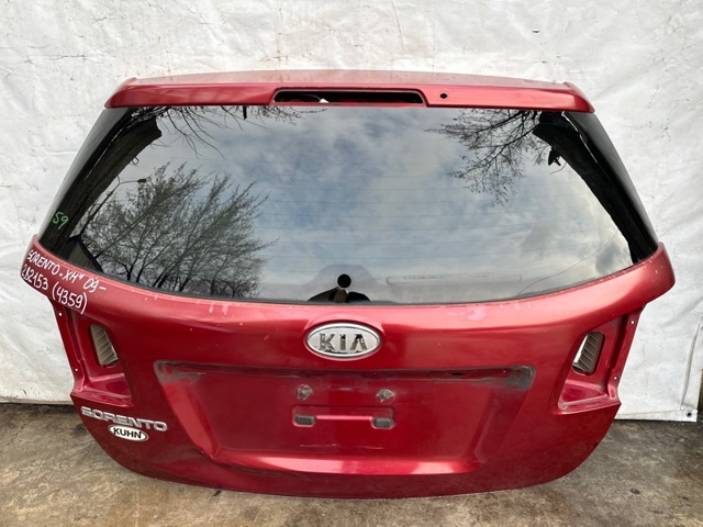 Задняя дверь 737001U000 HYUNDAI