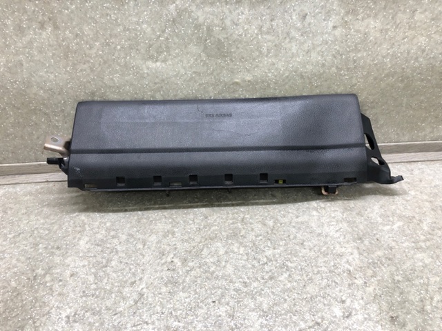 Подушка безопасности защиты коленей 7390006110C0 TOYOTA