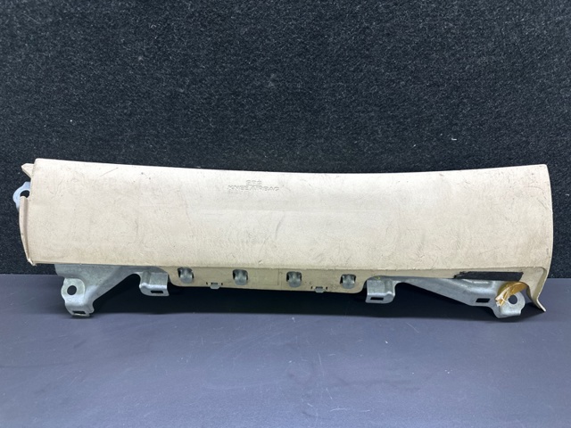 Подушка безопасности (AIRBAG) пассажирская, защиты коленей 7399030020A0 TOYOTA