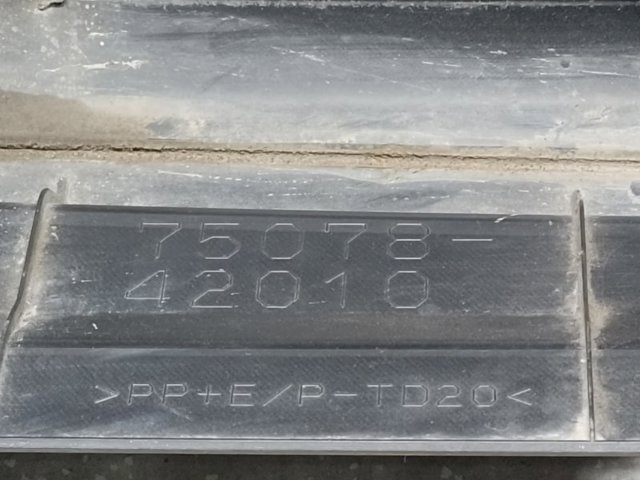 7507842010 Молдинг двери задней левой купить Ровно