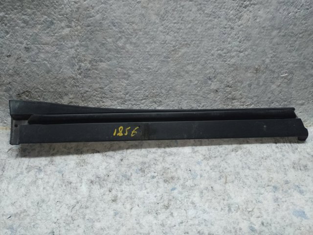 Молдинг двери задней правой нижний 7574548020 TOYOTA