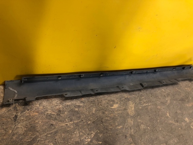 TOYOTA 7585105010 Накладка (молдинг) порога наружная правая в наличии Киев