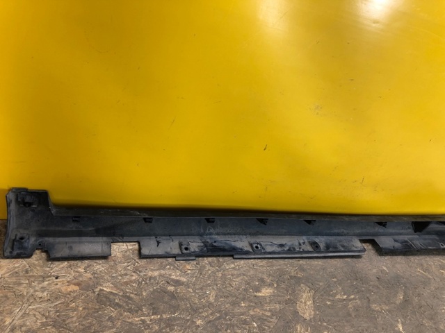 768504CE0A Накладка (молдинг) порога наружная правая купить Житомир