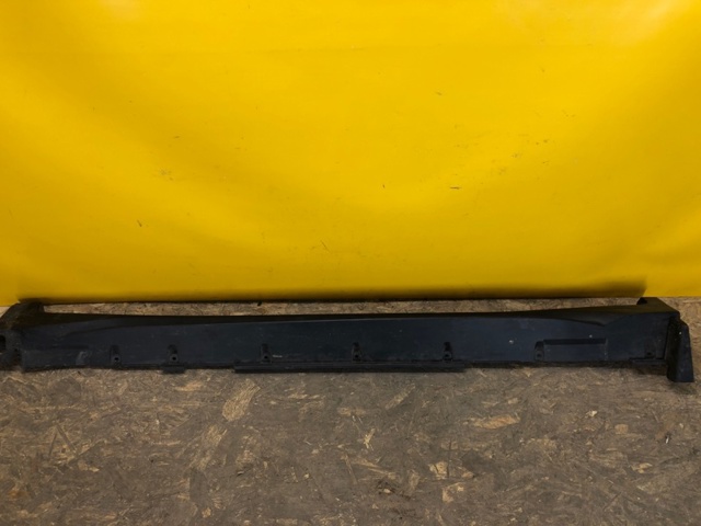 NISSAN 768516FL0A Накладка (молдинг) порога наружная левая в наличии Ровно