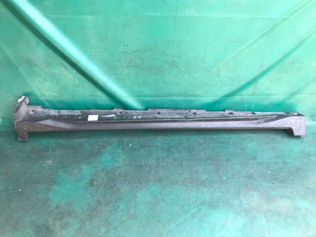 Накладка (молдинг) порога наружная левая 768516FL0A NISSAN