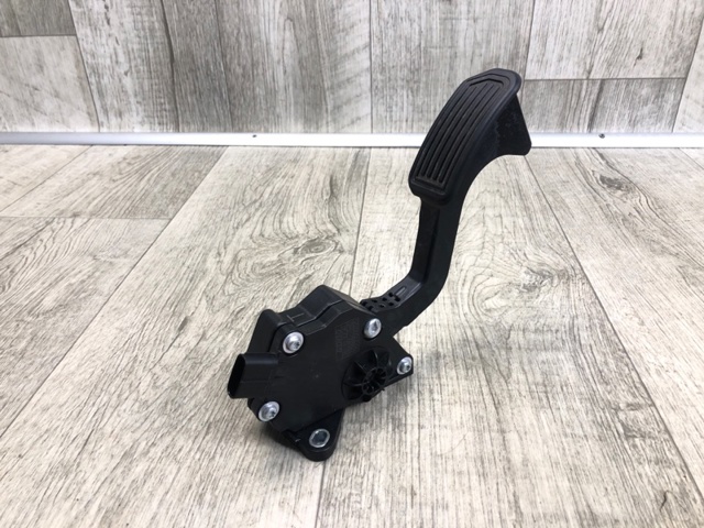 Педали газа 7811042040 TOYOTA
